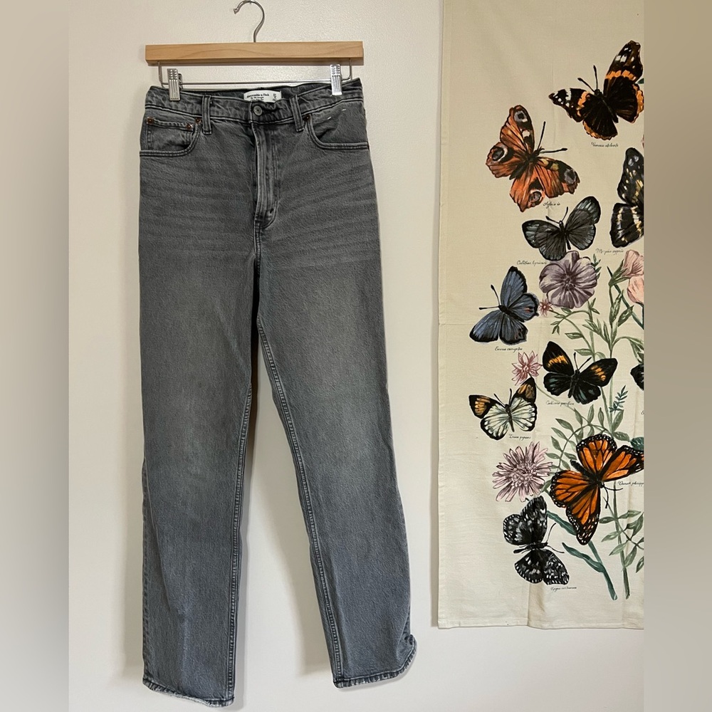 Abercrombie 90s Straight Ultra High Rise denim